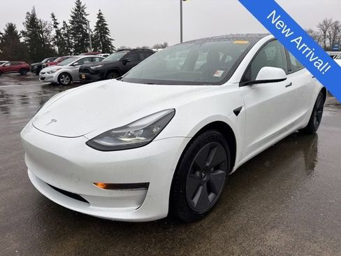Used 2021 Tesla Model 3 Standard Range Plus image 3
