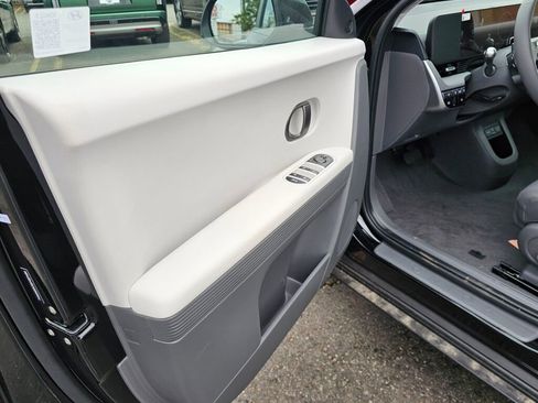 New 2025 Hyundai Ioniq 5 SEL image 17