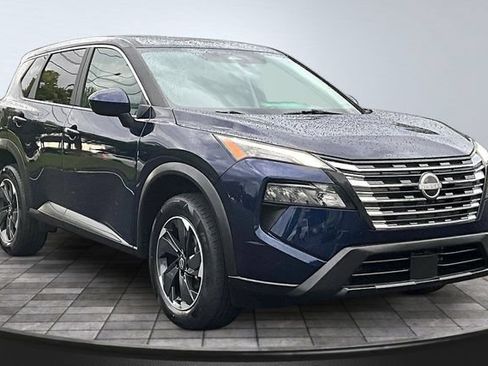 Used 2025 Nissan Rogue SV AWD/4WD image 3