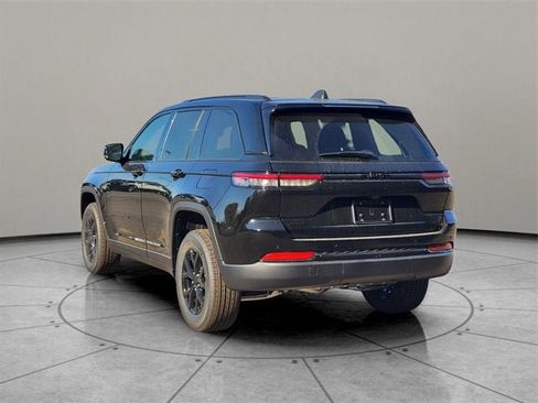 New 2025 Jeep Grand Cherokee Altitude image 10