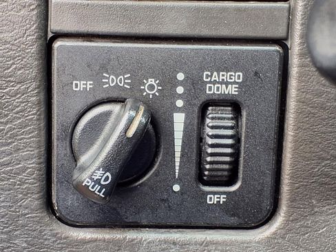 Used 2005 Dodge Ram 2500 Truck SLT image 17