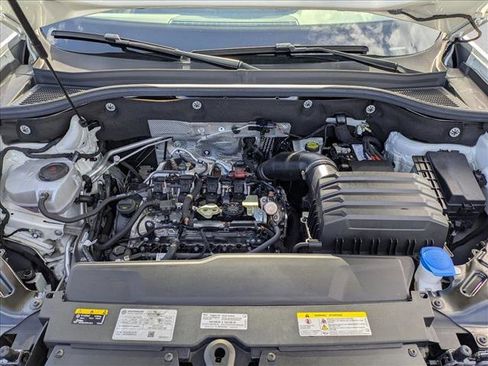 Used 2024 Volkswagen Atlas Cross Sport SE FWD image 21