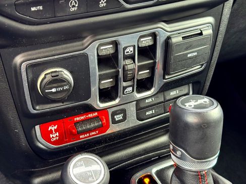 Used 2018 Jeep Wrangler Unlimited Rubicon image 27