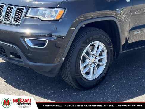 Used 2019 Jeep Grand Cherokee Laredo AWD/4WD image 8