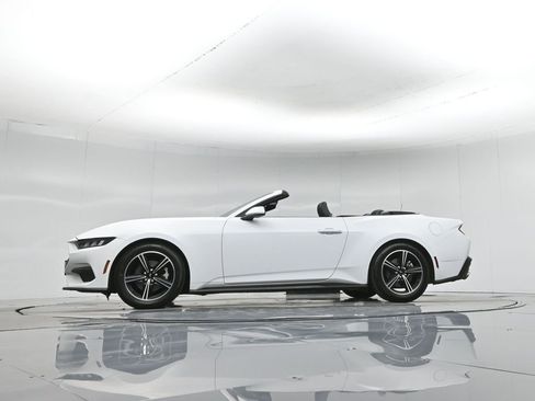 Used 2024 Ford Mustang Convertible image 52