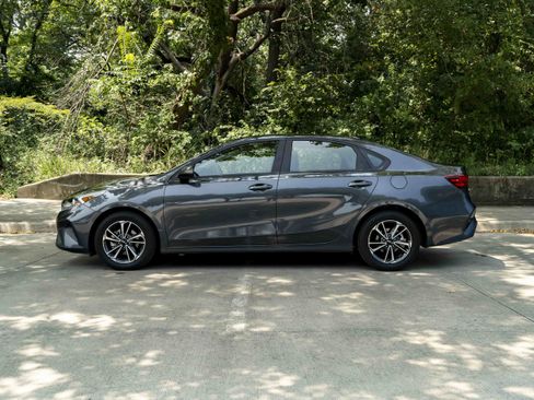 Used 2023 Kia Forte LXS FWD image 6