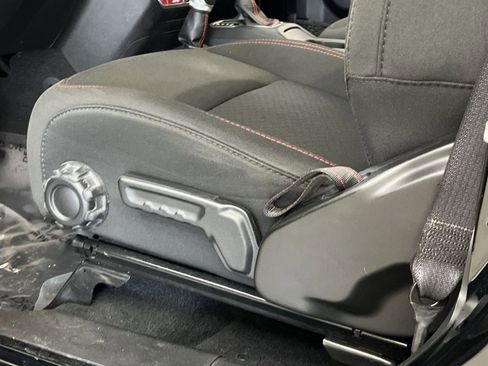 Used 2022 Jeep Wrangler Unlimited Rubicon w/ Xtreme Recon 35" Tire Package image 12