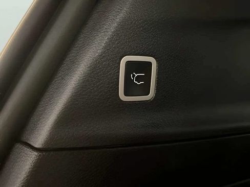 Used 2026 Chrysler Pacifica Limited w/ S Appearance Package FWD image 10