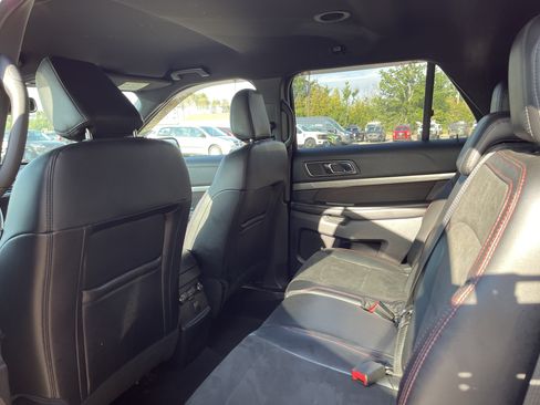 Used 2019 Ford Explorer XLT w/ Equipment Group 202A AWD/4WD image 11