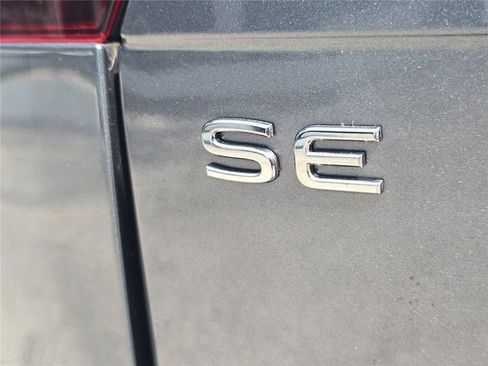 Used 2024 Volkswagen Tiguan SE R-Line FWD image 6