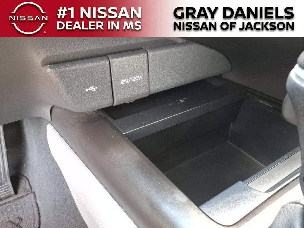Used 2022 Toyota Camry XLE FWD image 18