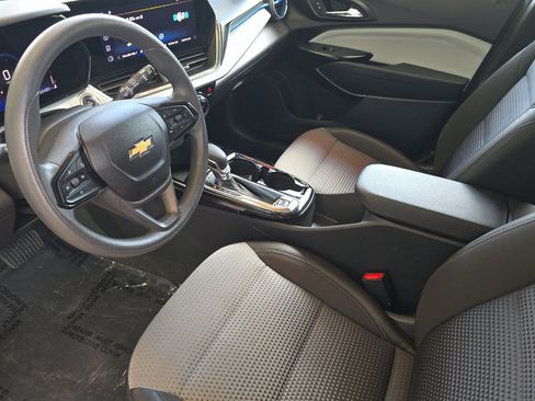 Used 2025 Chevrolet Trax LT FWD image 10