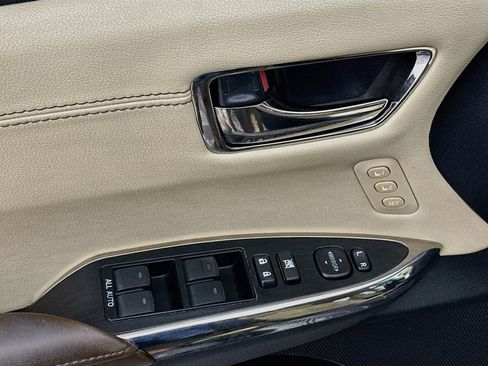 Used 2013 Toyota Avalon Limited w/ Technology Pkg FWD image 15