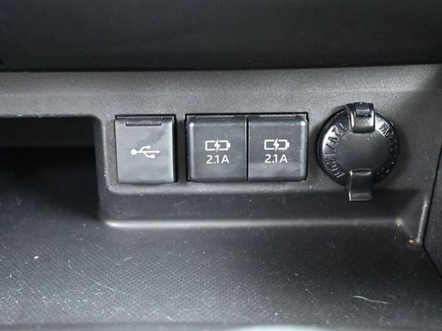 Certified 2021 Toyota Highlander LE image 24