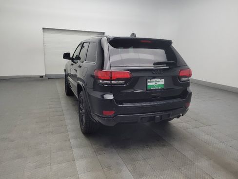 Used 2017 Jeep Grand Cherokee Altitude AWD/4WD image 5