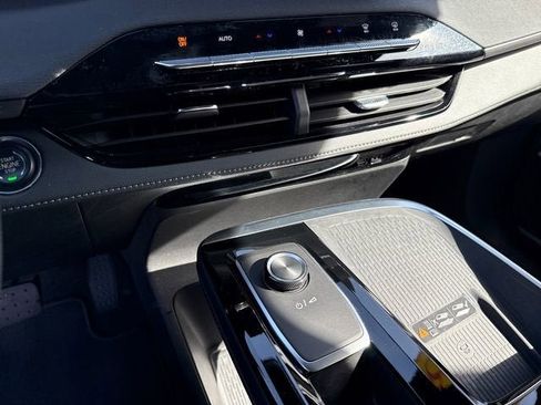 Used 2025 Buick Enclave Preferred FWD image 19