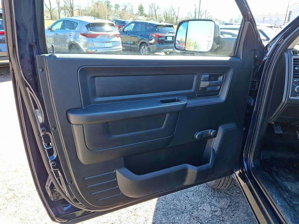 Used 2014 RAM 3500 Tradesman RWD image 17