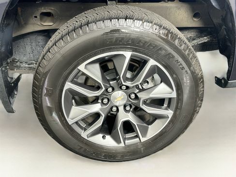 Used 2024 Chevrolet Silverado 1500 LT AWD/4WD image 11