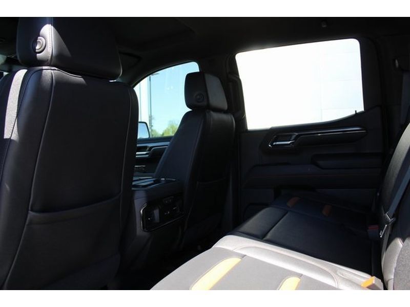 Used 2024 GMC Sierra 1500 AT4 w/ Technology Package AWD/4WD image 14