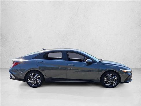 Used 2024 Hyundai Elantra Limited FWD image 4
