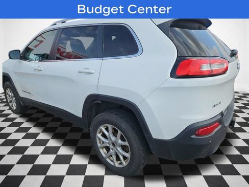 Used 2017 Jeep Cherokee Latitude w/ Safety/Convenience Group AWD/4WD image 3