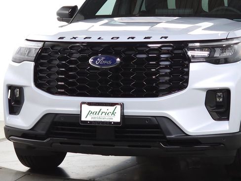 Used 2026 Ford Explorer ST-Line AWD/4WD image 3