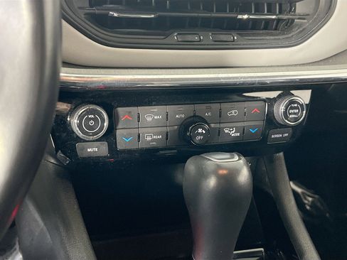 Used 2022 Jeep Compass Limited image 15