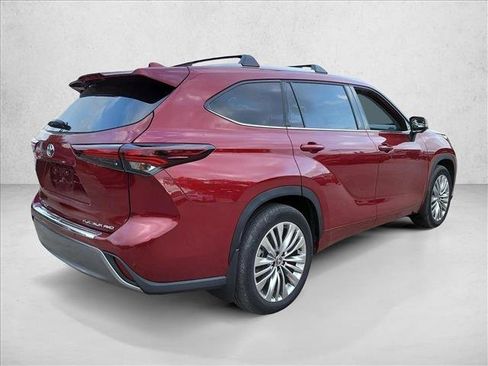 Used 2026 Toyota Highlander Platinum AWD/4WD image 5