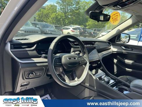Used 2023 Jeep Grand Cherokee L Limited AWD/4WD image 23