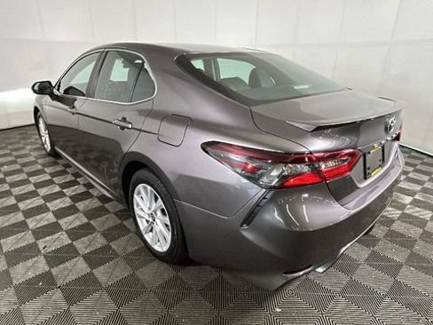 Used 2024 Toyota Camry SE FWD image 4