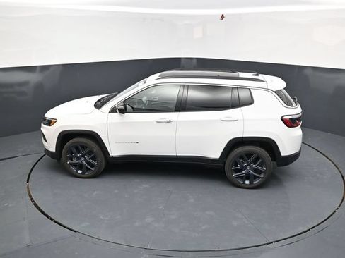 New 2026 Jeep Compass Latitude AWD/4WD image 41