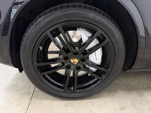 Used 2021 Porsche Cayenne Turbo AWD/4WD image 7