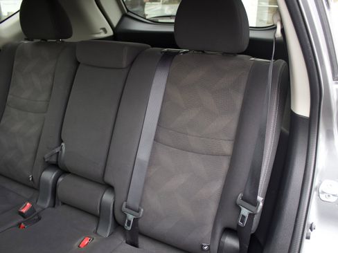 Used 2016 Nissan Rogue SV image 27