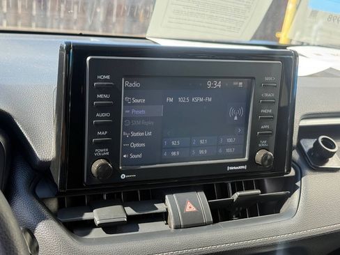 Used 2021 Toyota RAV4 XLE w/ Convenience Package FWD image 12