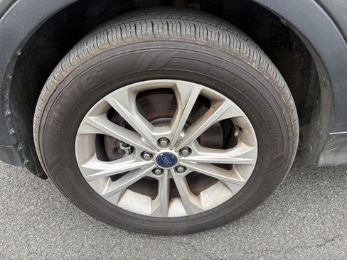 Used 2017 Ford Escape SE AWD/4WD image 3