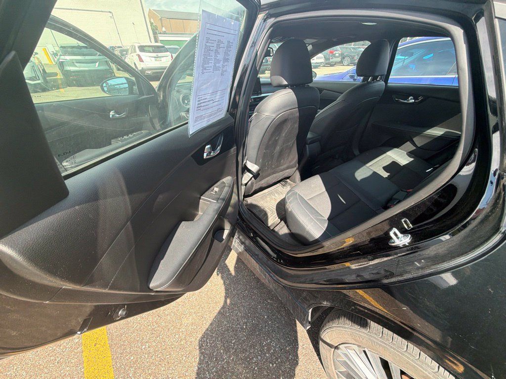 Used 2023 Kia Forte GT-Line w/ GT-Line Premium Package FWD image 11
