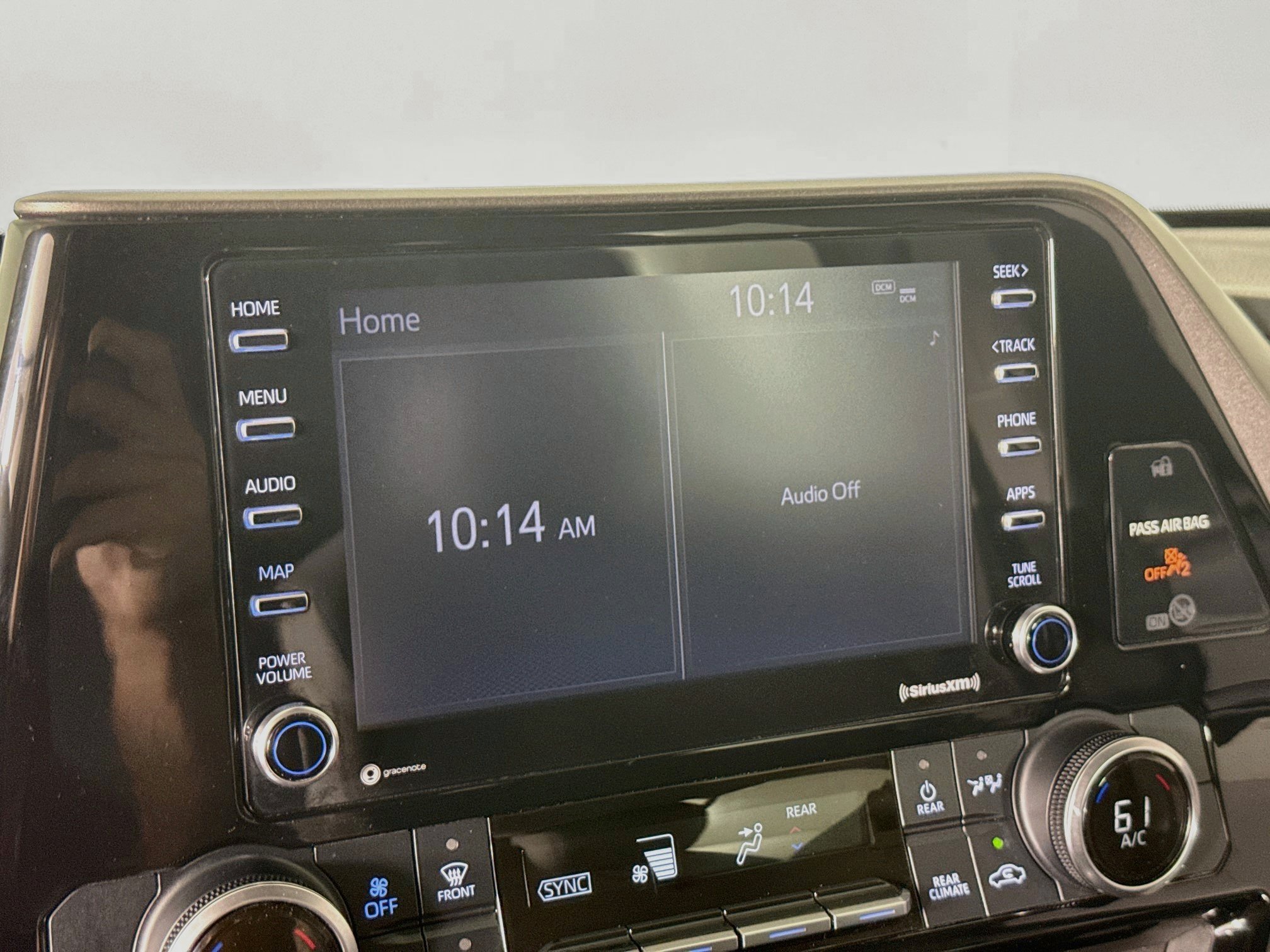 Used 2021 Toyota Highlander L FWD image 16