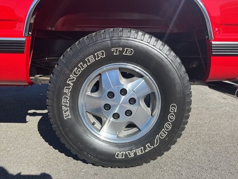 Used 1995 Chevrolet Silverado 1500 4x4 Extended Cab image 25