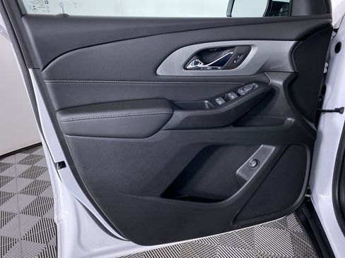 Certified 2023 Chevrolet Traverse LT image 11