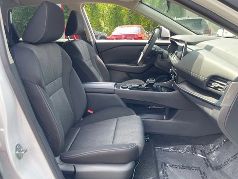 Used 2025 Nissan Rogue SV AWD/4WD image 17
