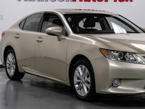 Used 2013 Lexus ES 300h w/ Premium Pkg image 6