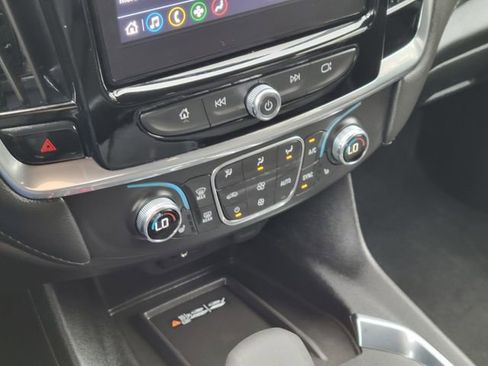 Used 2023 Chevrolet Traverse LT image 18