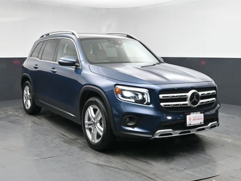 Used 2022 Mercedes-Benz GLB 250 4MATIC w/ Premium Package Lite image 2