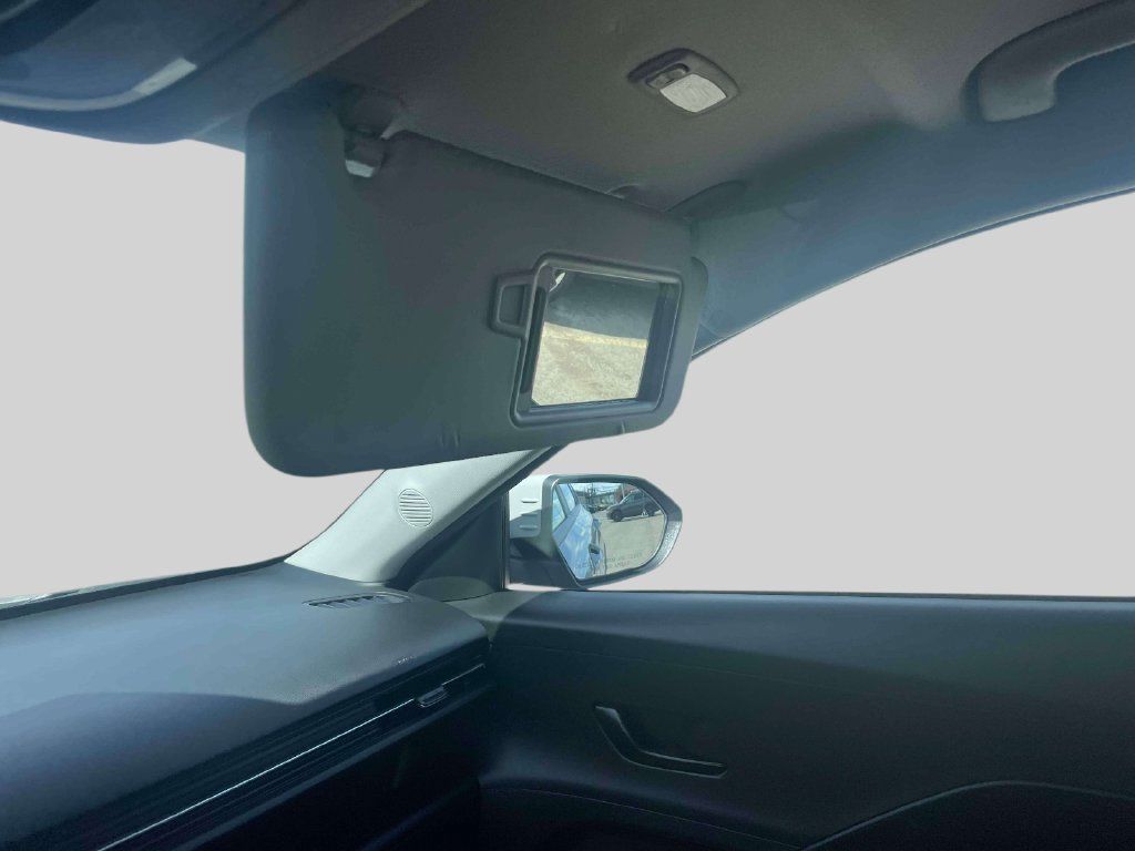 Used 2024 Hyundai Kona SEL AWD/4WD image 32