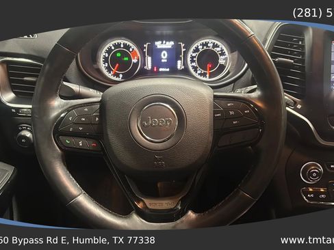 Used 2021 Jeep Cherokee Latitude Plus FWD image 10