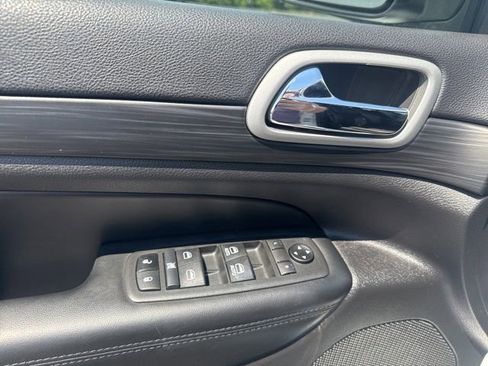 Used 2021 Jeep Grand Cherokee Laredo X AWD/4WD image 15