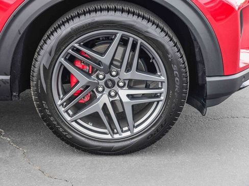 Used 2025 Ford Explorer ST-Line w/ Premium Package image 8