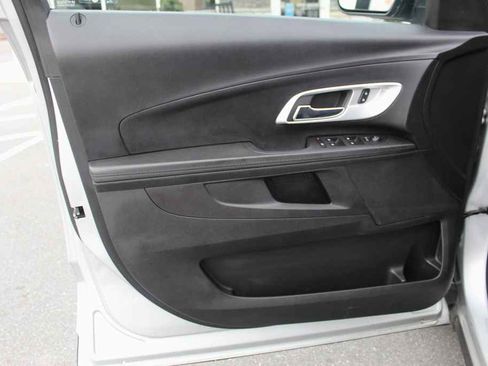 Used 2017 Chevrolet Equinox LT w/ Convenience Package image 11