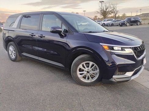 Used 2023 Kia Carnival LX w/ Paint Protection Package image 4