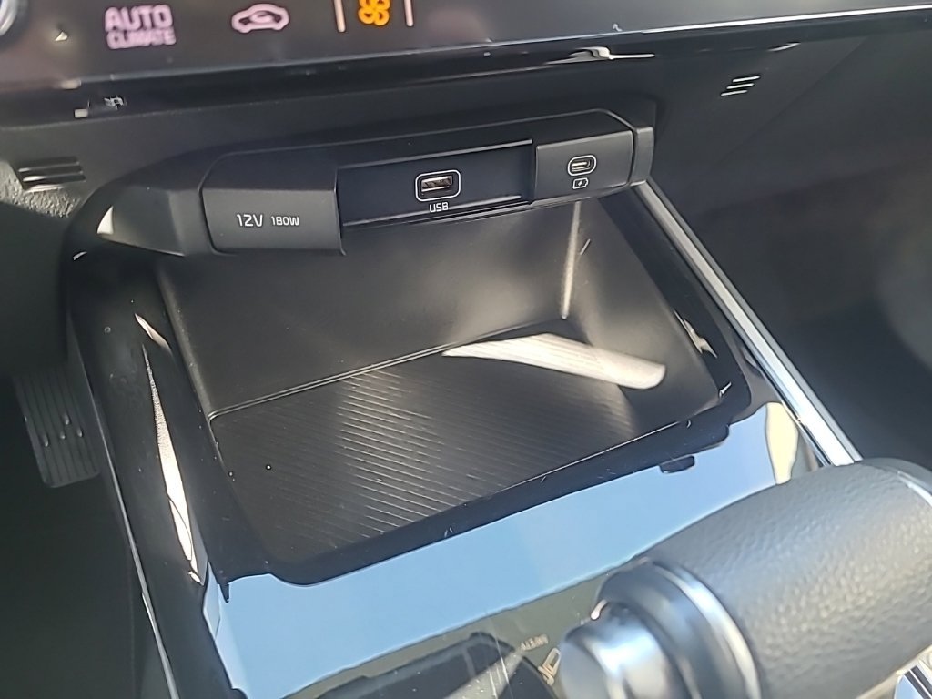 Certified 2025 Kia Niro LX FWD image 24